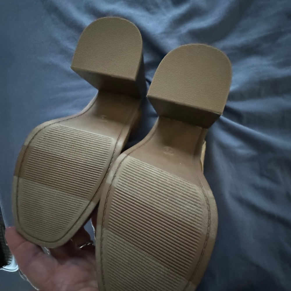 Clogs - Picture 2 of 3
